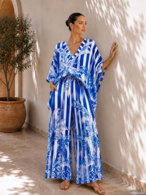 Blue and white striped kaftan